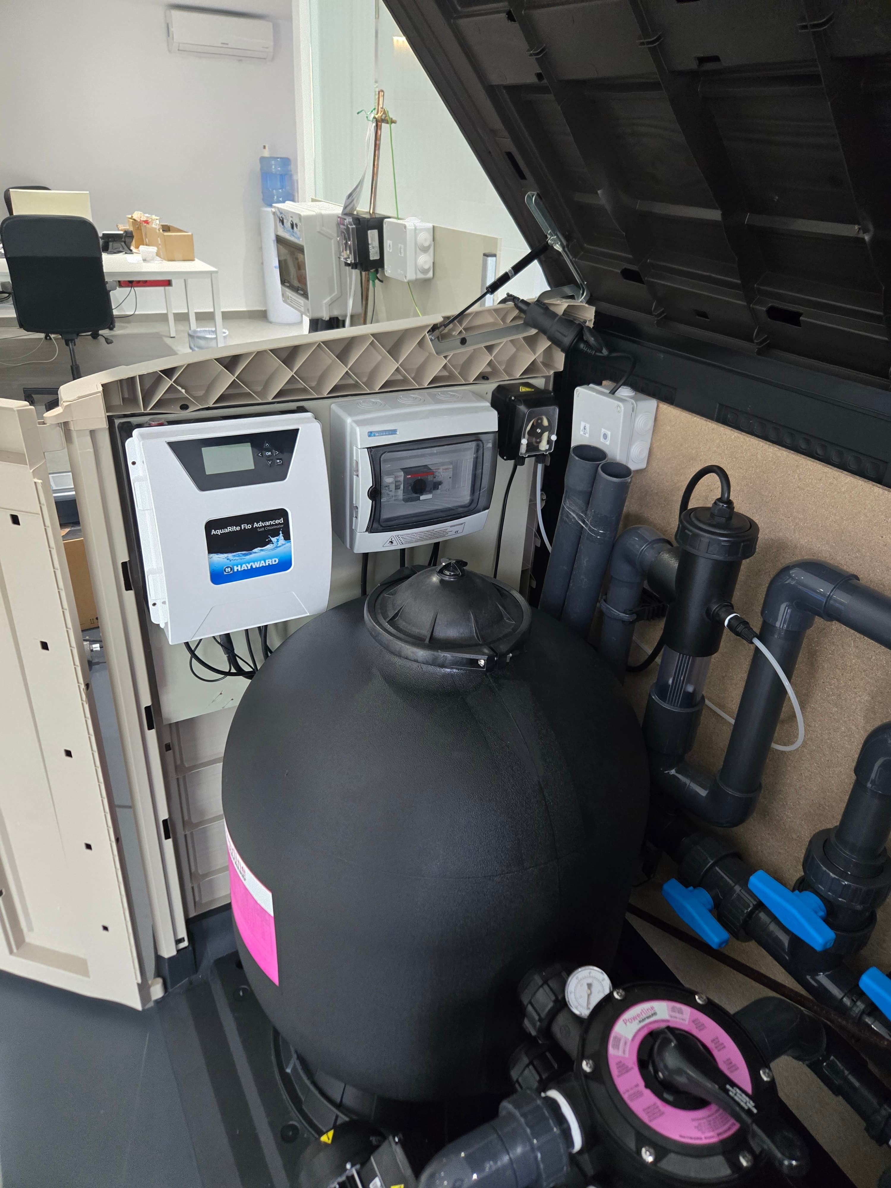 Local Technique Electrolyseur au Sel PVC Hors Sol Pré installé